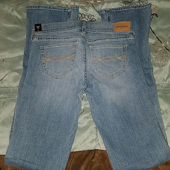 Girls Abercrombie jeans - Picture 2 of 3